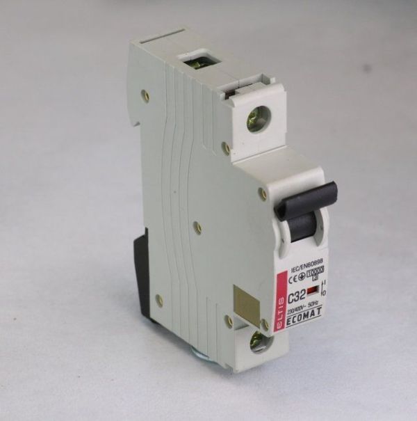 Вимикач автоматичний ЕСОМАТ 1р/С32 А(61181)