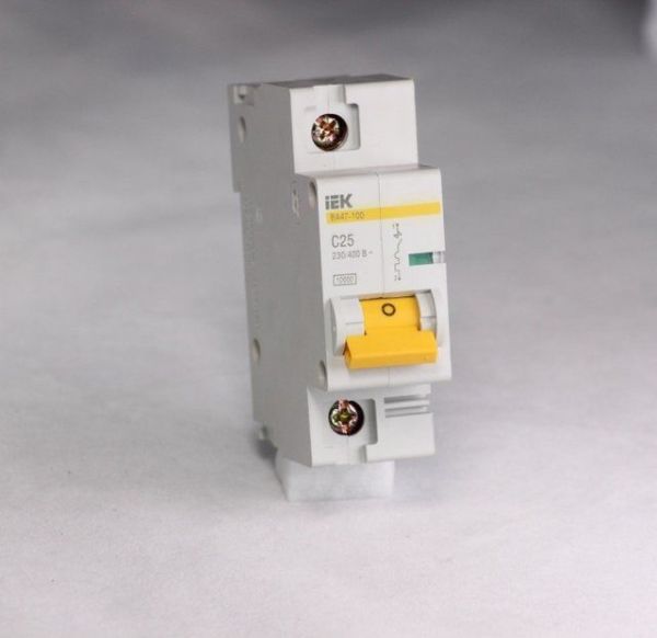 Вимикач автоматичний ВА47-100 10kA 1p/C25A(MVA40-1-025-C)