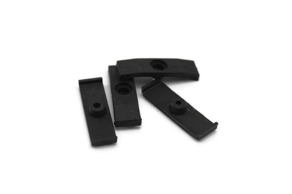 Планка прижимная чорна