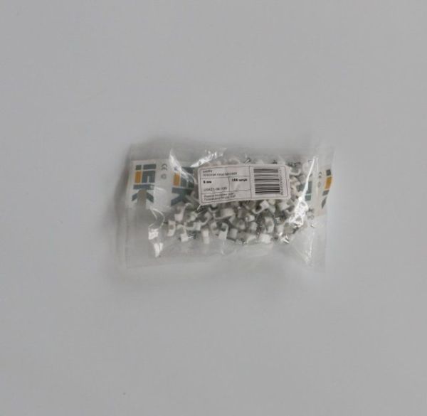 Скоба 06мм плоска пластикова ІЕК (100шт)(USK21-06-100)