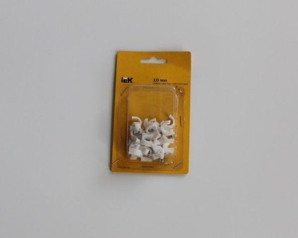 Скоба 10мм круглая пластиковая БЛИСТЕР ИЭК (20шт)(USK11-10-020)
