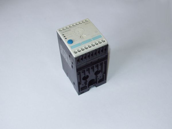 Реле перегрузки  термисторное 3RB1246-1EM10 SIEMENS ()(3RB1246-1EM10)