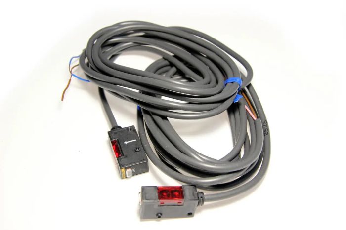 Фотодатчик E3S-BT81 OMRON(E3S-BT81)