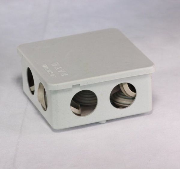 Коробка розподільча з кришкою 100х100х50 мм для труб