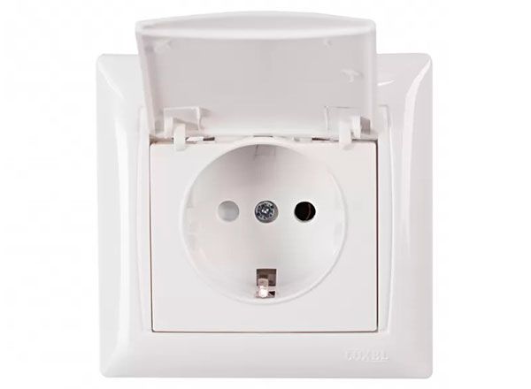 Розетка з з/к і кришкою Luxel Primera 3011 біла(3011)