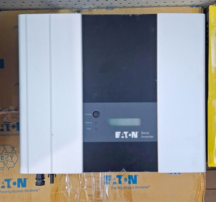 EATON ISG1I-2800/1-I   -  специализированный бестрансформаторный сетевой (grid-tie) солнечный инвертор 