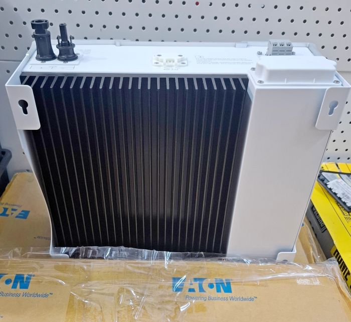 EATON ISG1I-2800/1-I   -  специализированный бестрансформаторный сетевой (grid-tie) солнечный инвертор 