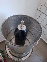 Прес для віджиму  виногадної мезги