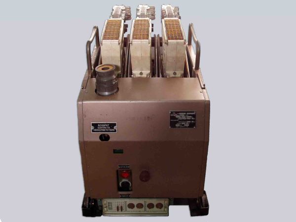 Вимикач автоматичний Електрон Э-16 1600А